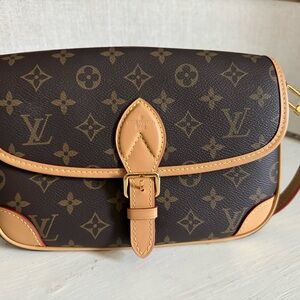 Louis Vuitton Inspired Shoulder Handbag